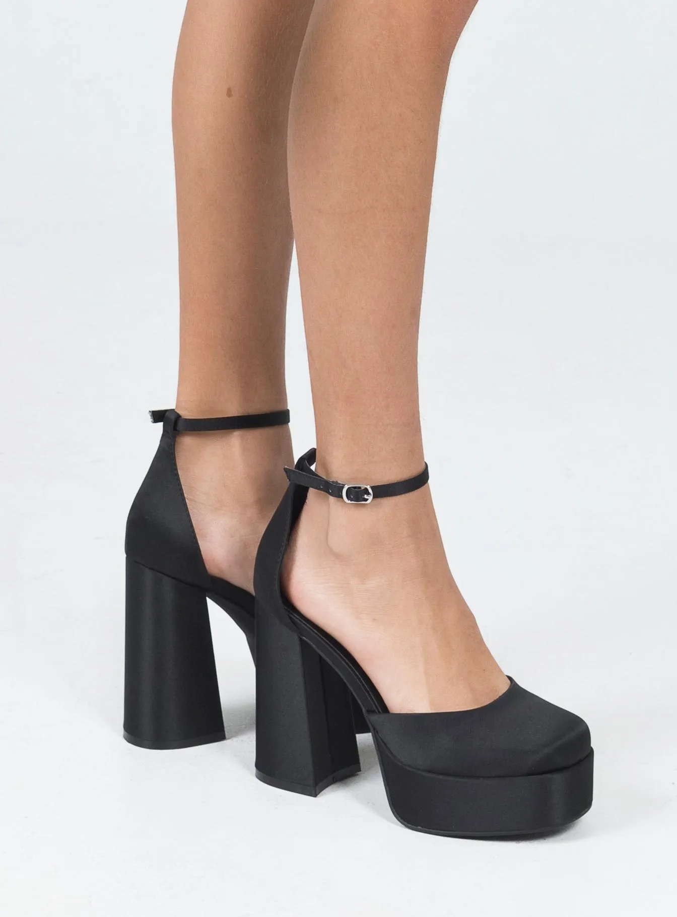 Vogel Platform Heels Black