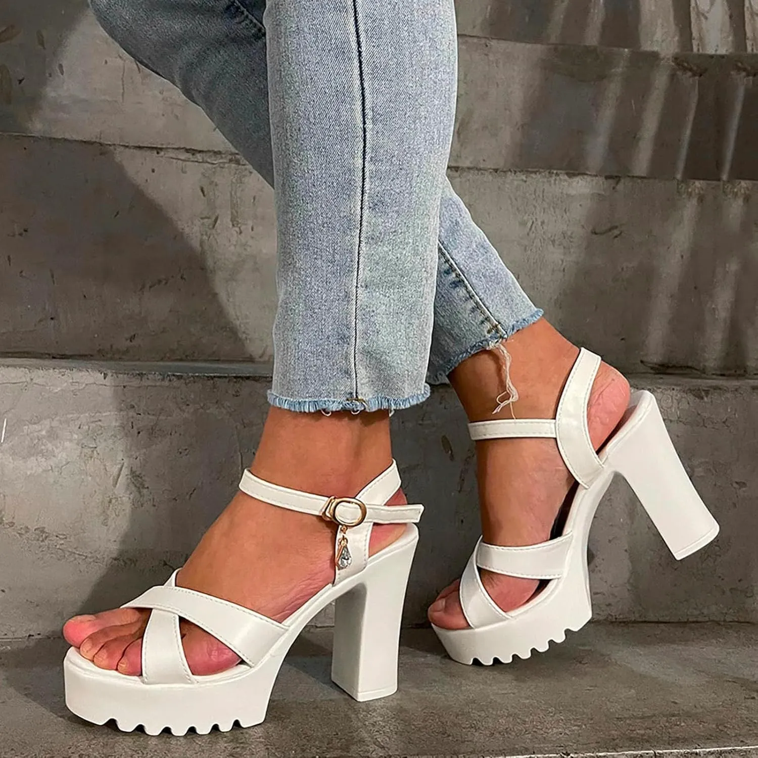 Women's Chunky Block Low Heels Sandals 2025 Open Toe Ankle Strap Heels Fashion Wedding Party Non Slip Sandals for Women Summer Backless Mules Slide Walking Shoes for Daily Wear